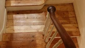 Expert stairs sanding